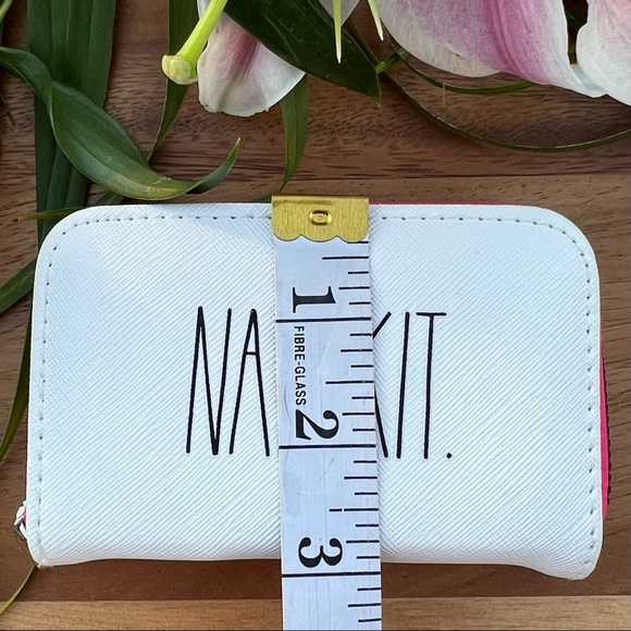 Rae Dunn NEW Manicure Set 5 Piece NAIL KIT White Pink Black - Picture 7 of 11